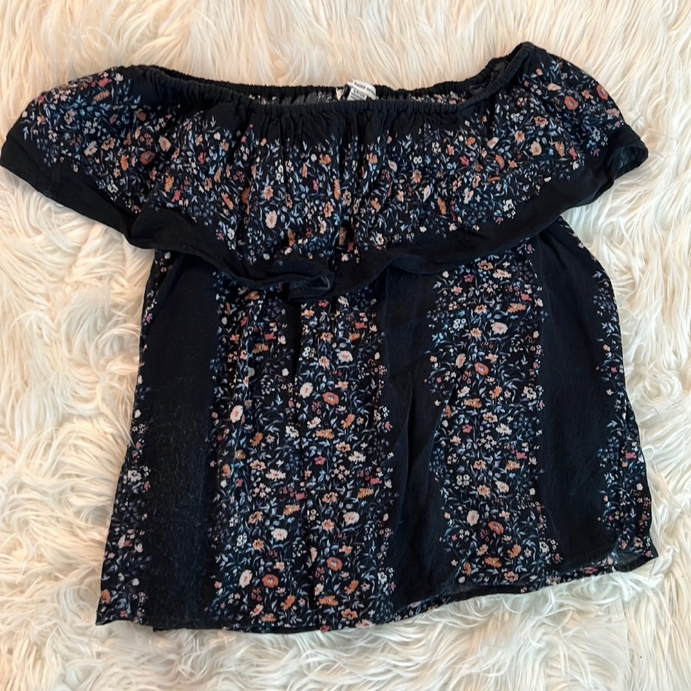 American Eagle off the shoulder flowy shirt